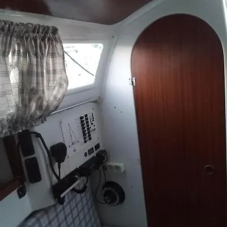 Vintage Sailboat In Belem Bådhotel Lisboa