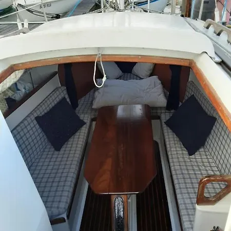 Vintage Sailboat In Belem Bådhotel Lisboa