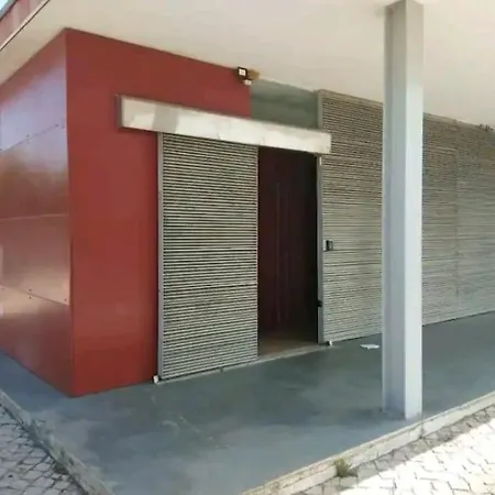 Vintage Sailboat In Belem Bådhotel