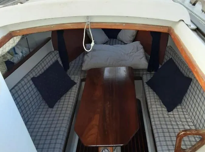 Vintage Sailboat In Belem Botel Lissabon